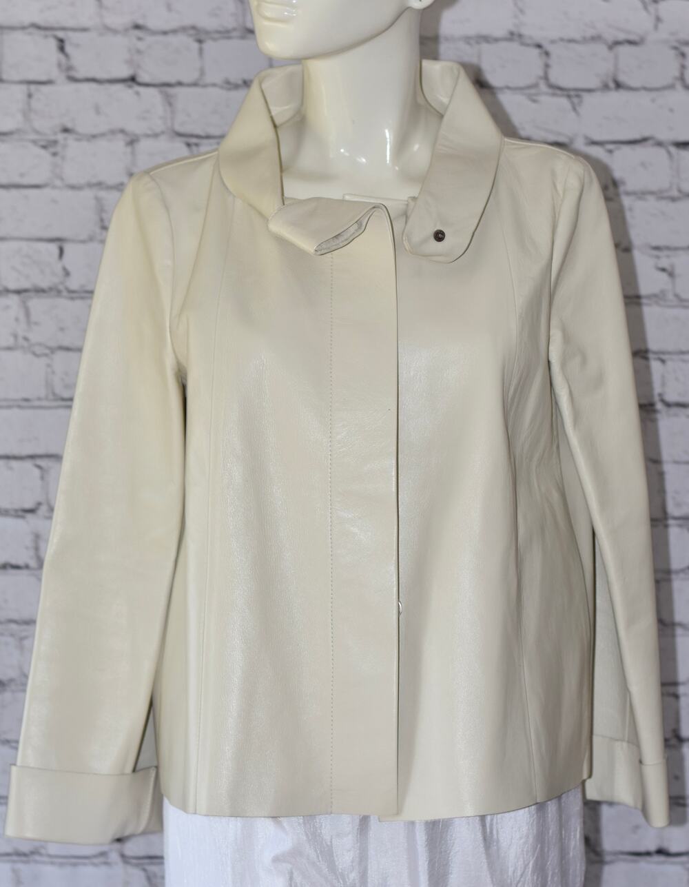Brioni Women's Off White Leather Cropped Jacket 42/6